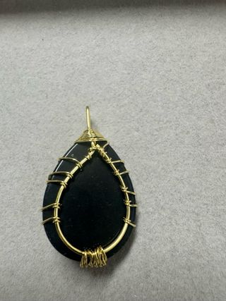 Pingente Pedra Negra com Detalhe Árvore da Vida