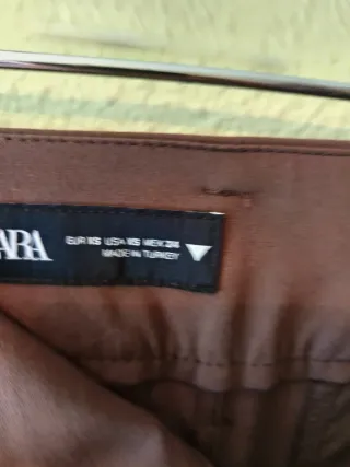 Pantalón marrón Zara Talla M