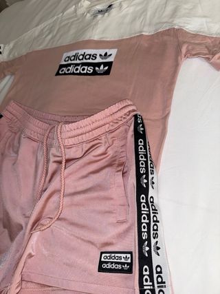 Conjunto Adidas rosa y blanco