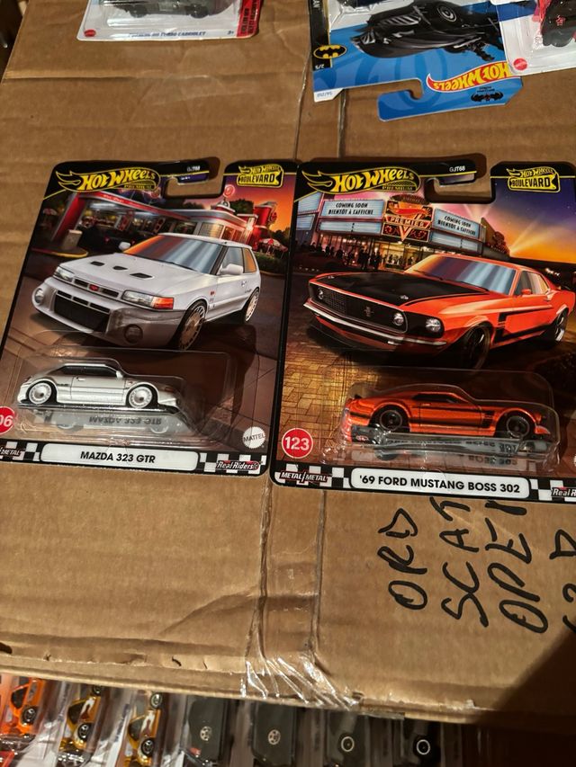 Hot Wheels Boulevard Mazda 323 GTR & Ford Mustang