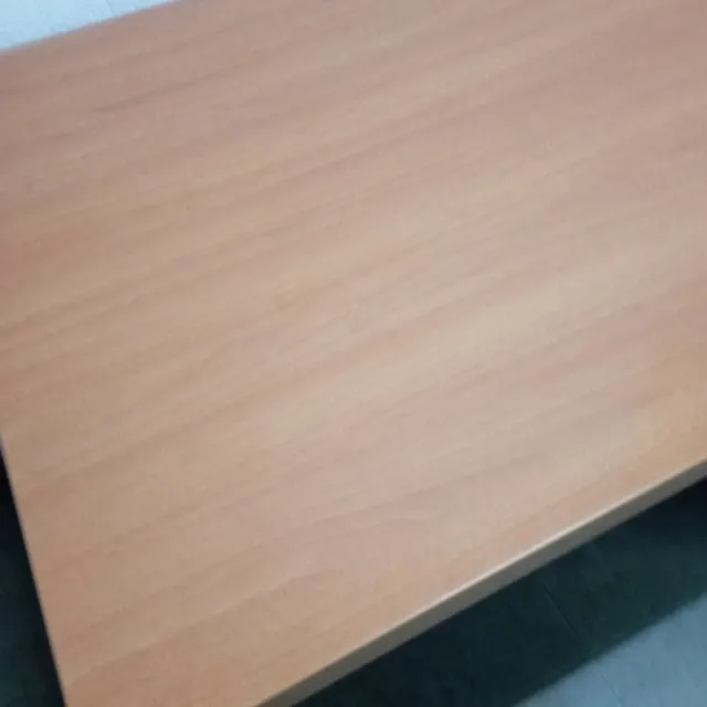 Mesa de despacho de madera