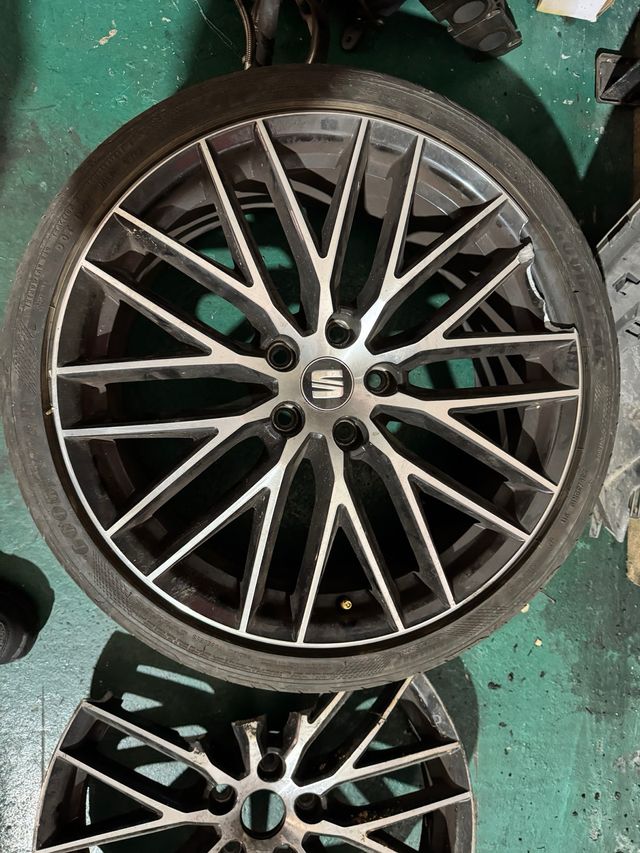 Llanta 19 Seat Leon MK3 Cupra para reparar