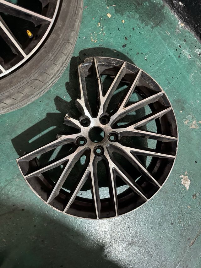 Llanta 19 Seat Leon MK3 Cupra para reparar