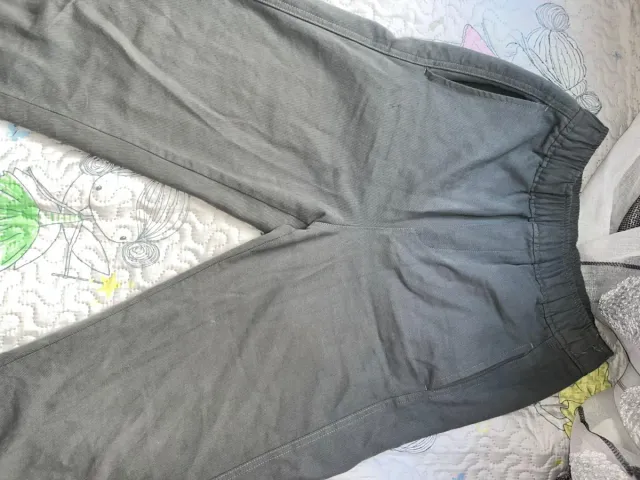 Pantalón gris