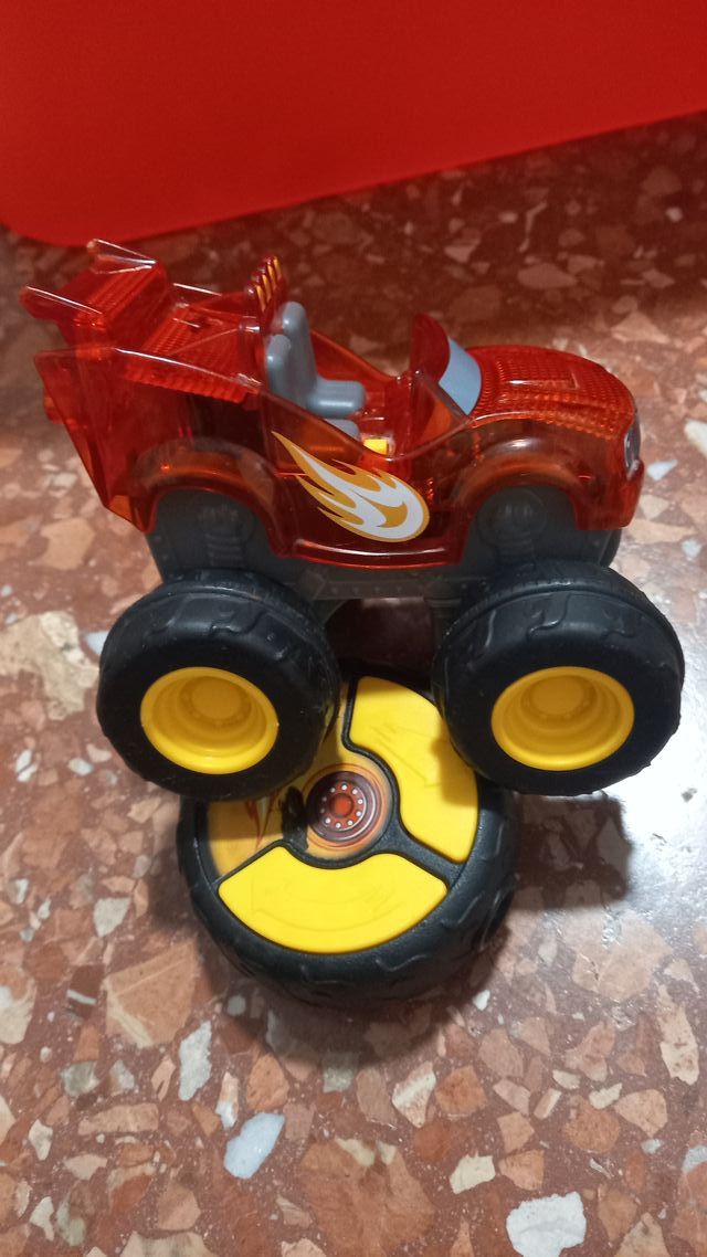 Coche de Juguete Rojo y Amarillo