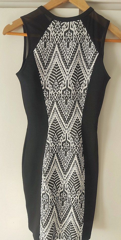 Vestido Negro y Blanco Talla S  totalmente elastic