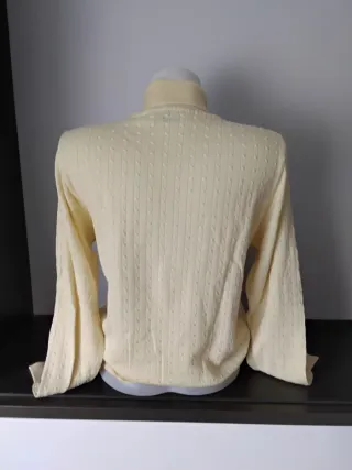 Jersey de punto amarillo pastel