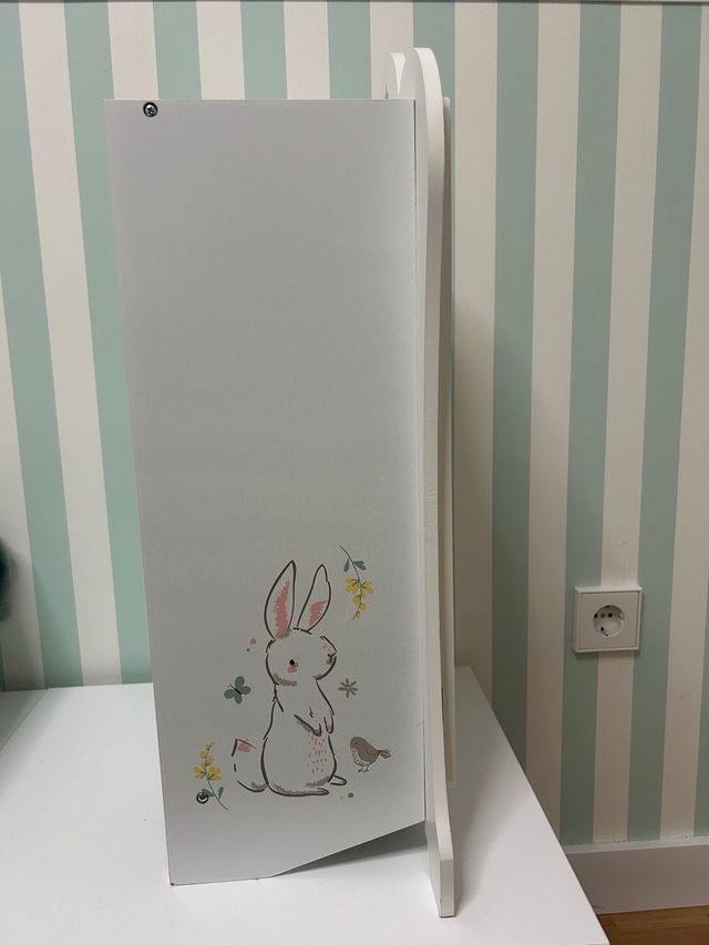 Armario de madera para muñecas