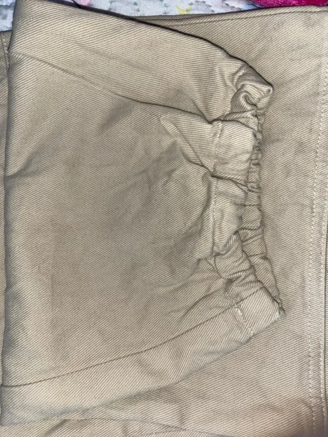 Pantalón cargo beige