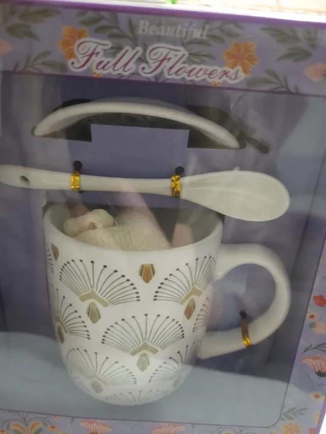 Tazza con cucchiaino piattino e tovagliolo