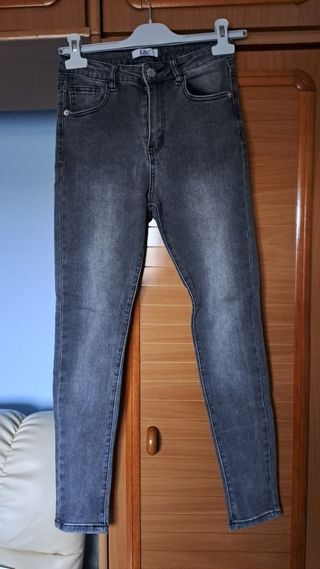 Pantalón vaquero gris