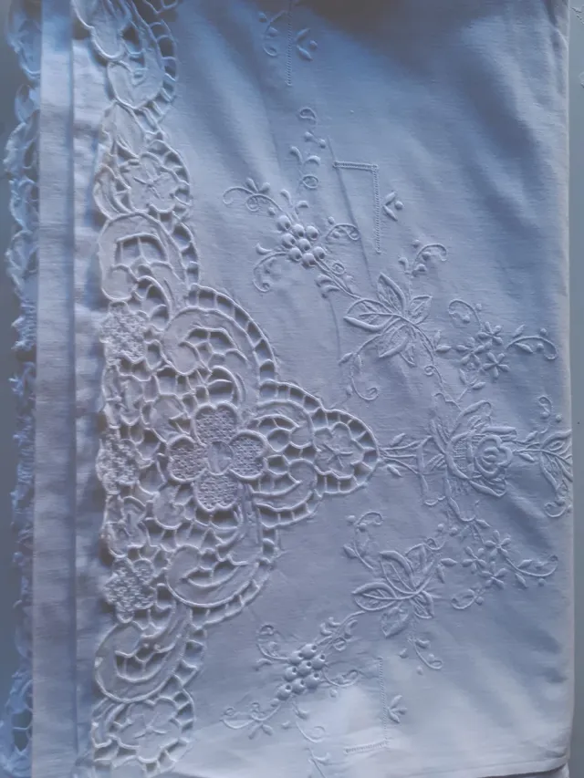 Fronha bordada para cama de 135cm