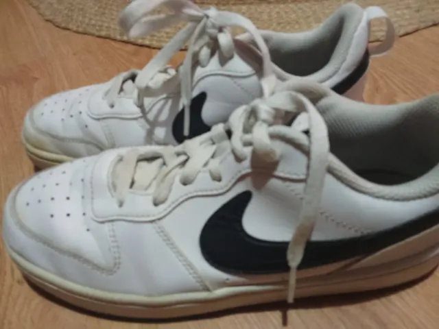 Zapatillas Nike Blancas y Negras