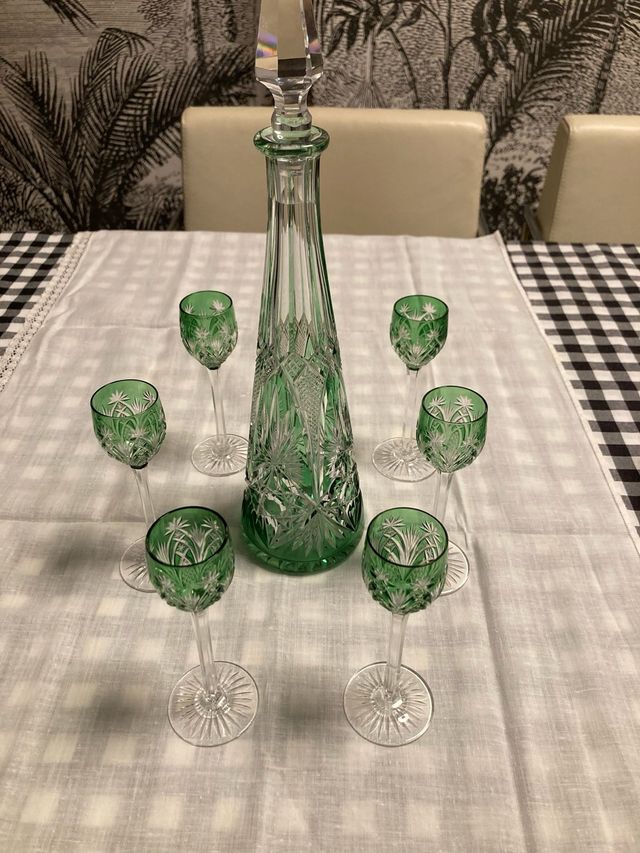 Licorera verde con 6 copas