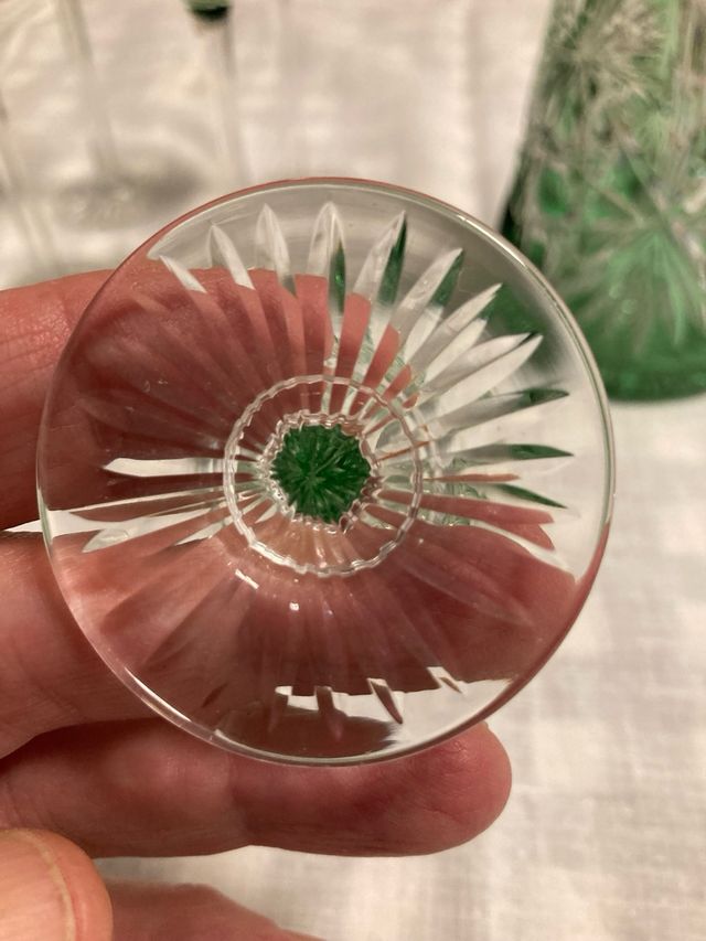 Licorera verde con 6 copas