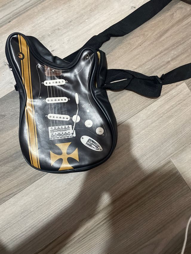 Borsa tracolla a forma di chitarra nera e oro