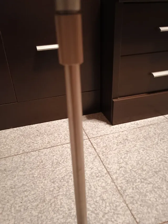 Mesita Auxiliar Umbra Cristal y Aluminio