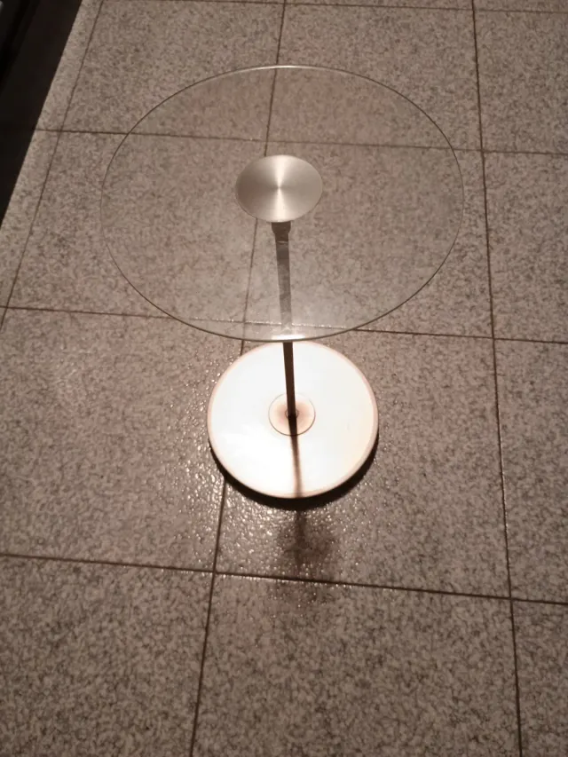 Mesita Auxiliar Umbra Cristal y Aluminio