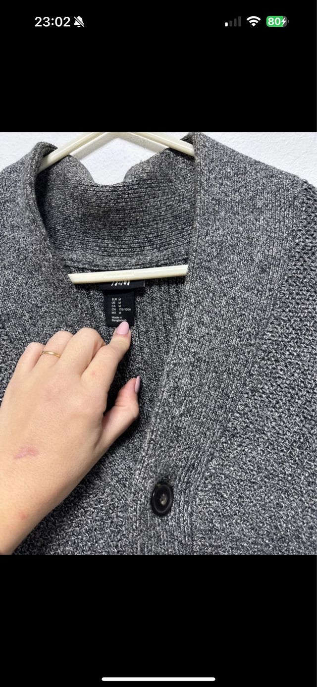 Cárdigan gris con bolsillos