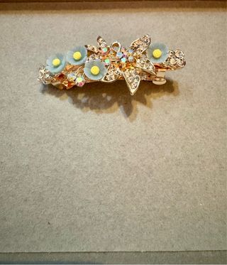 Gancho dourado com flores e strass