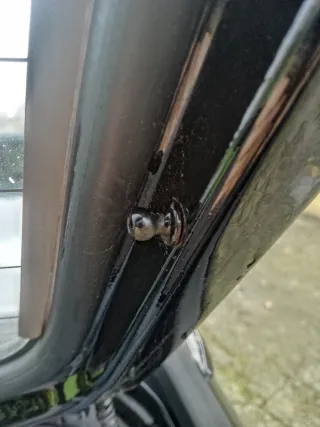 Clip tirante bandeja maletero Ford Fiesta/Escort