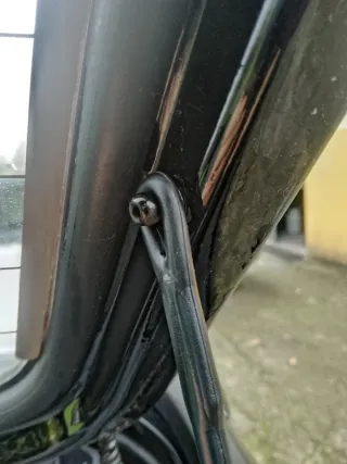 Clip tirante bandeja maletero Ford Fiesta/Escort