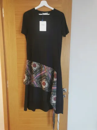 Vestido Zara Negro con Estampado