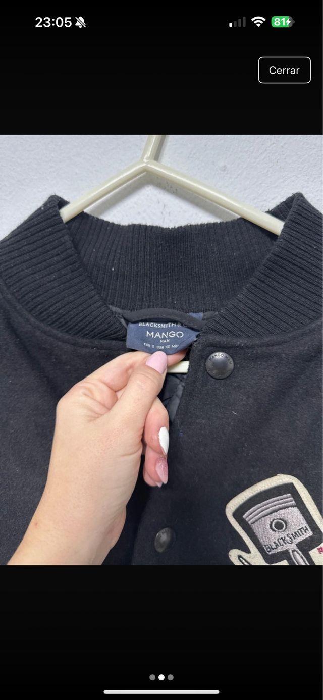 Chaqueta bomber negra con parches