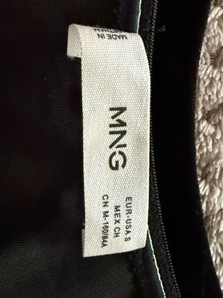 Top Mango Terciopelo Negro con Plumas