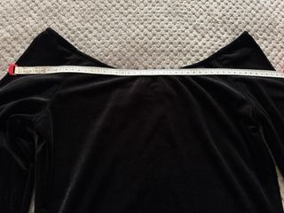 Top Mango Terciopelo Negro con Plumas