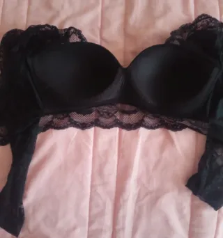 Sujetador top negro con encaje