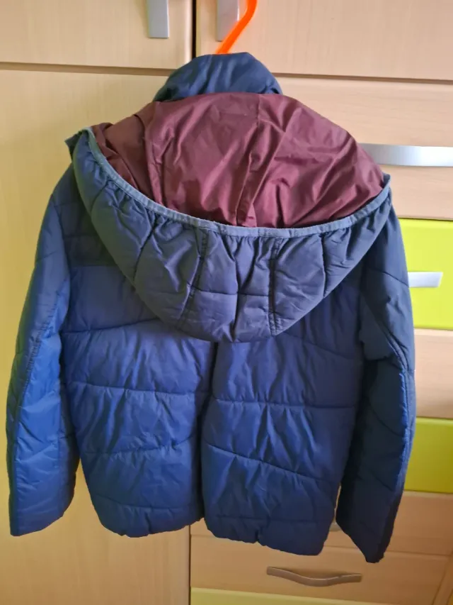 Cazadora de Mayoral (Nukutavake) azul con capucha