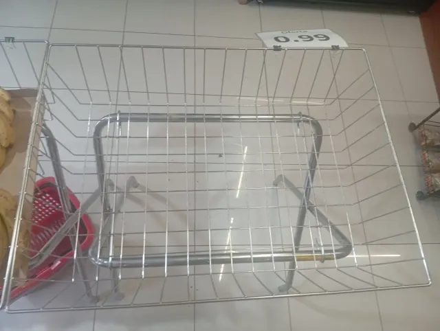 Cesta expositora metálica plateada