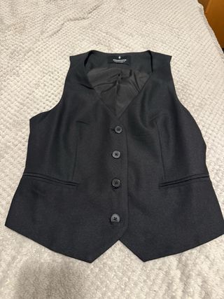 Chaleco corto negro Mango