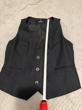 Chaleco corto negro Mango
