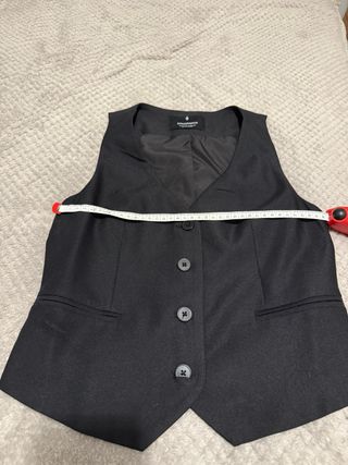 Chaleco corto negro Mango