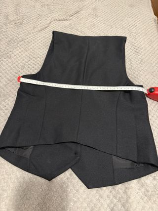 Chaleco corto negro Mango