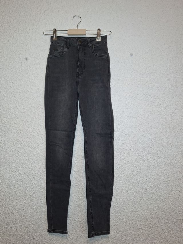 Pantalón pitillo negro Pimkie Talla 32