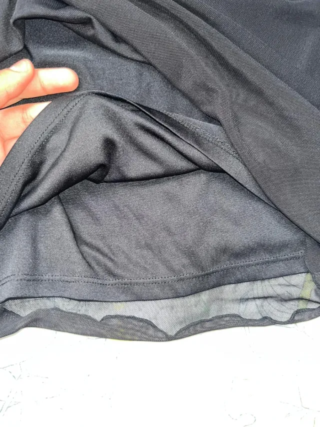 Falda negra de encaje