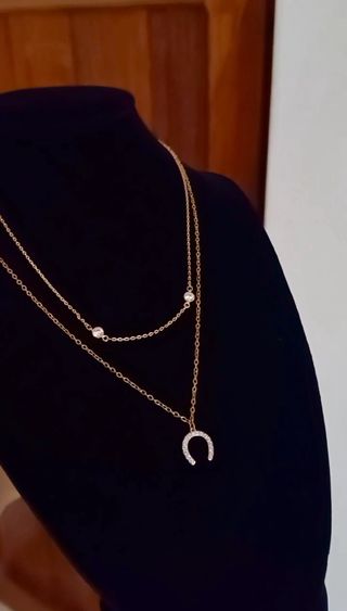 Collar doble con herradura y circonitas