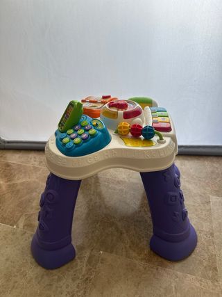 Mesa de actividades parlanchina para bebés