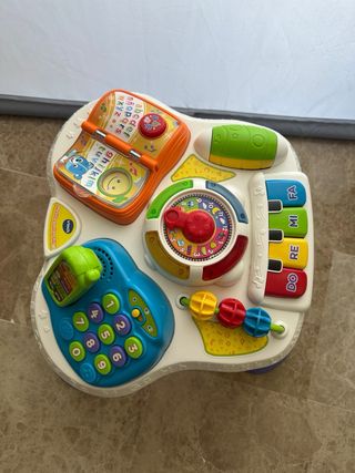 Mesa de actividades parlanchina para bebés