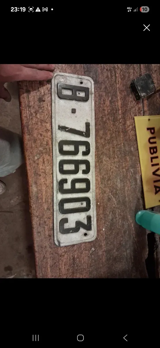 Pantalla lampara y 2 matriculas