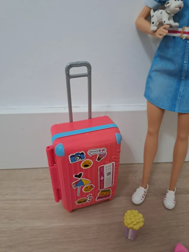 Barbie viaggiatrice con accessori