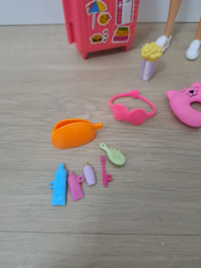 Barbie viaggiatrice con accessori