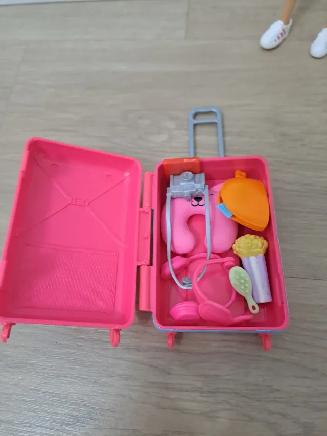 Barbie viaggiatrice con accessori