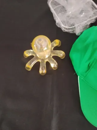 Gorra verde ,rejillas de cocina +enchufe +masajead