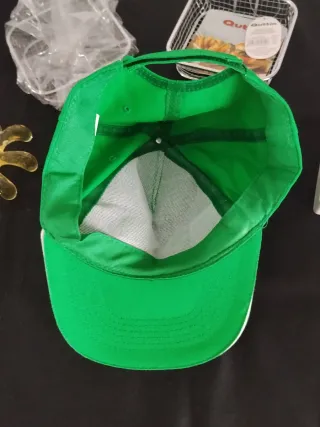 Gorra verde ,rejillas de cocina +enchufe +masajead