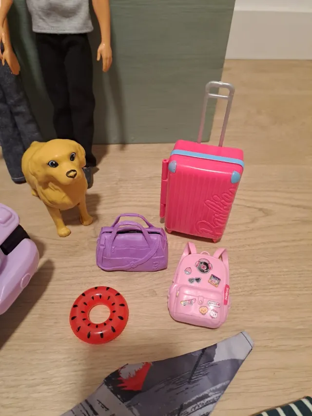 Lote Barbie: Auto, Bambole e Abbigliamento