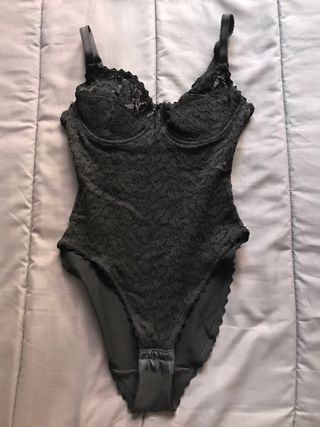 Body de encaje negro. Talla 85.